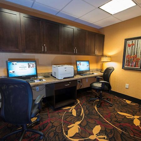 Hampton Inn & Suites Bismarck Northwest Екстериор снимка