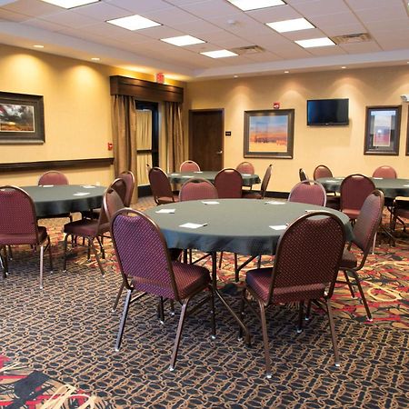 Hampton Inn & Suites Bismarck Northwest Екстериор снимка