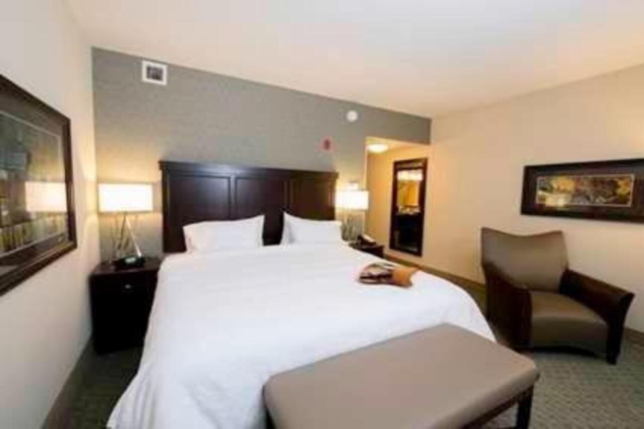 Hampton Inn & Suites Bismarck Northwest Екстериор снимка