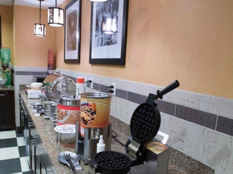 Hampton Inn & Suites Bismarck Northwest Екстериор снимка