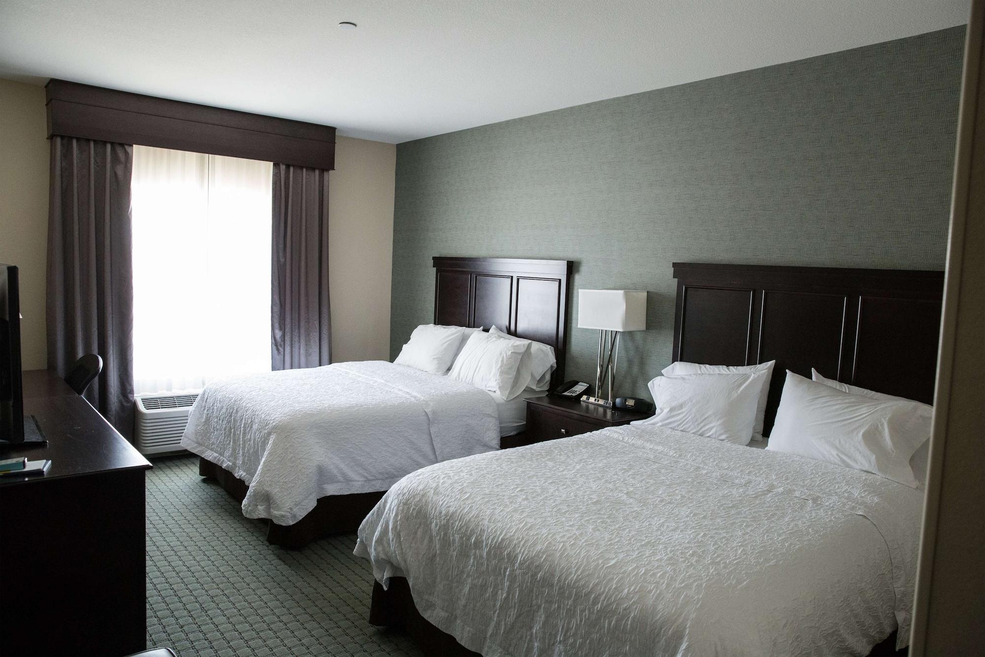Hampton Inn & Suites Bismarck Northwest Екстериор снимка
