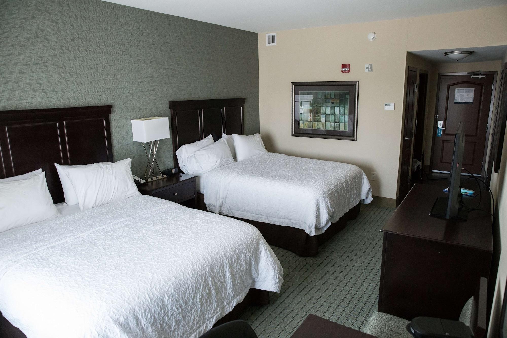 Hampton Inn & Suites Bismarck Northwest Екстериор снимка
