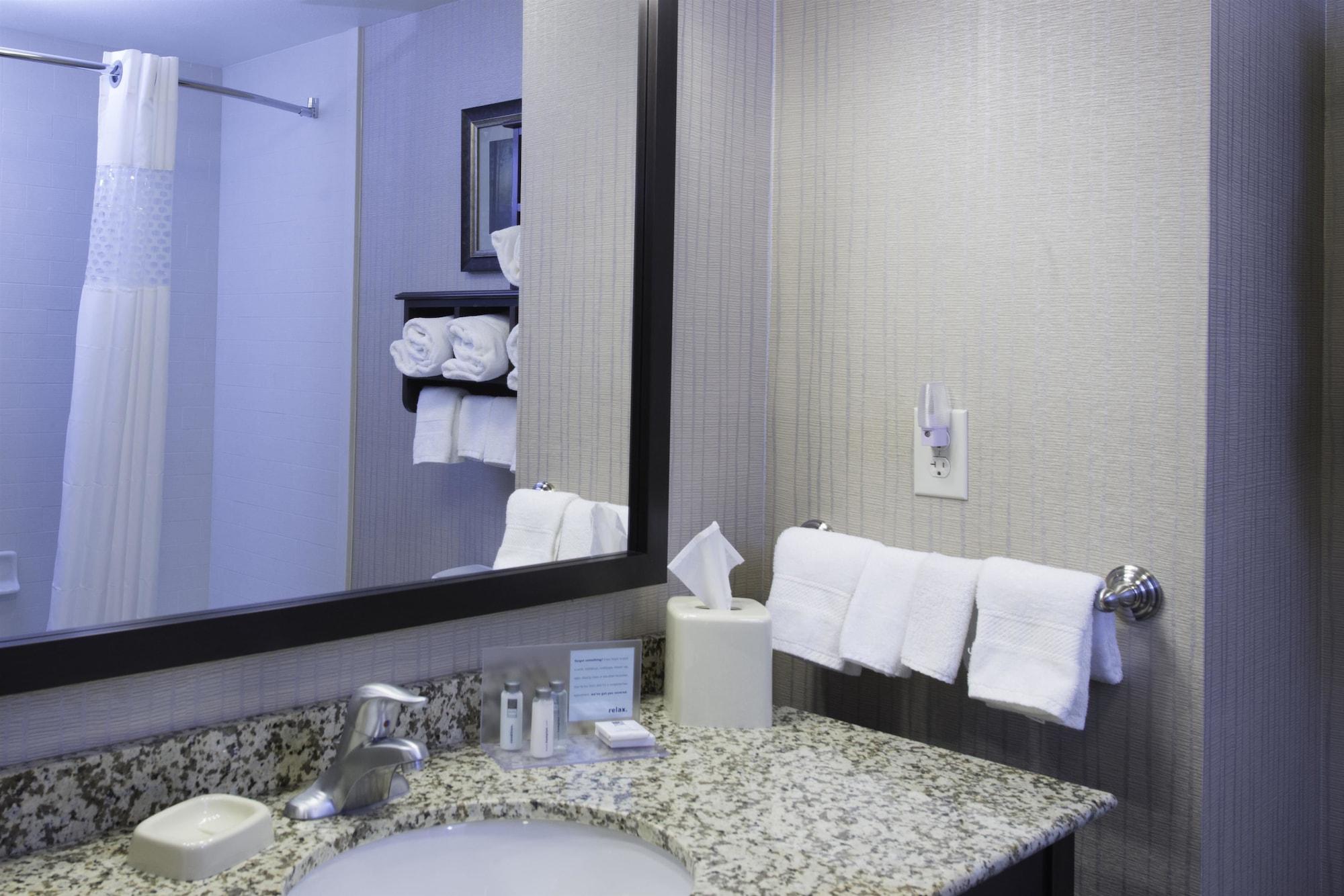 Hampton Inn & Suites Bismarck Northwest Екстериор снимка