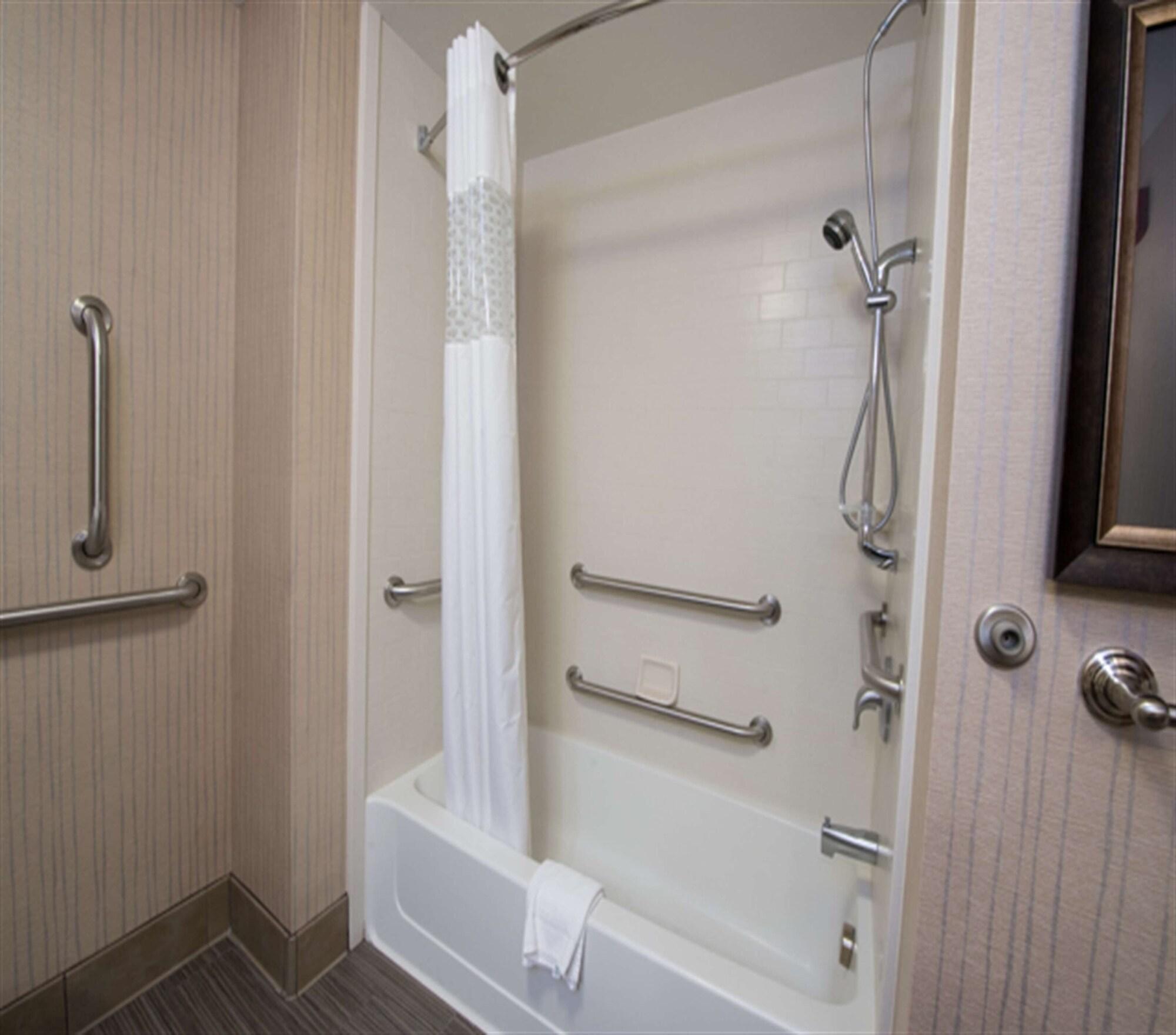 Hampton Inn & Suites Bismarck Northwest Екстериор снимка