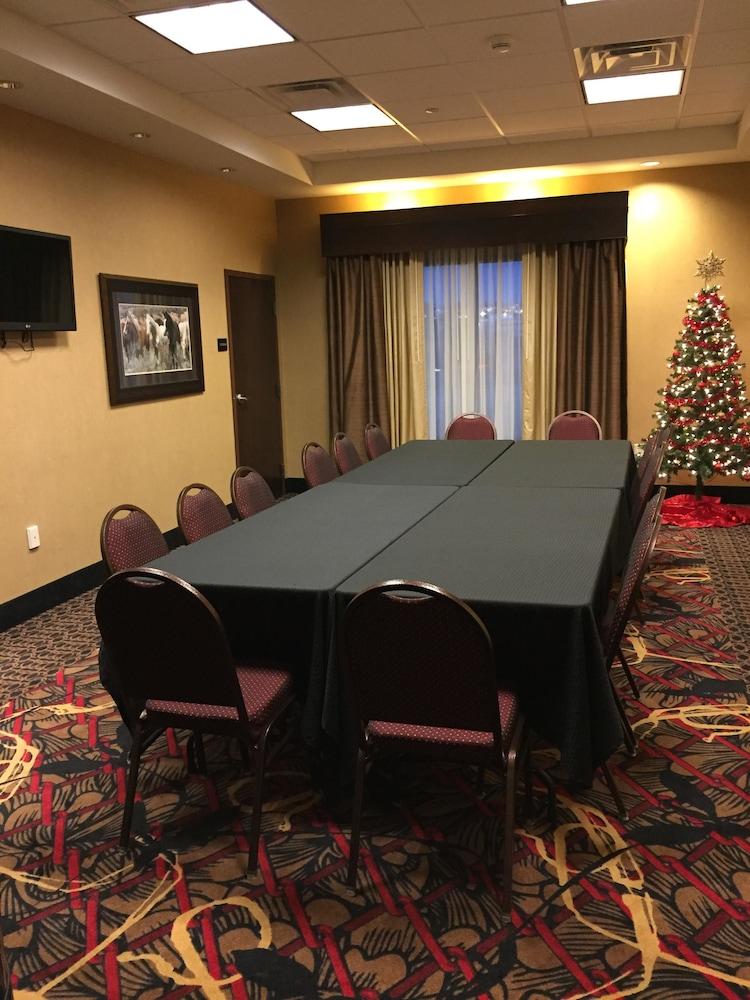 Hampton Inn & Suites Bismarck Northwest Екстериор снимка