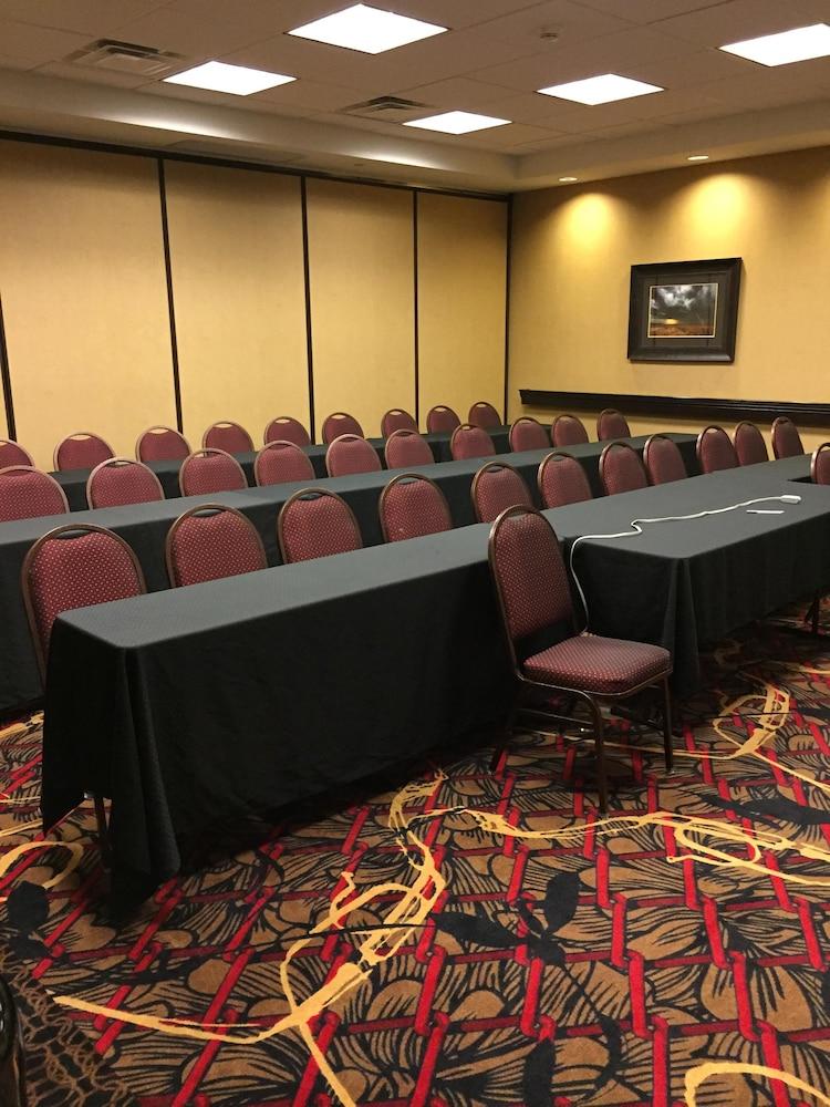 Hampton Inn & Suites Bismarck Northwest Екстериор снимка