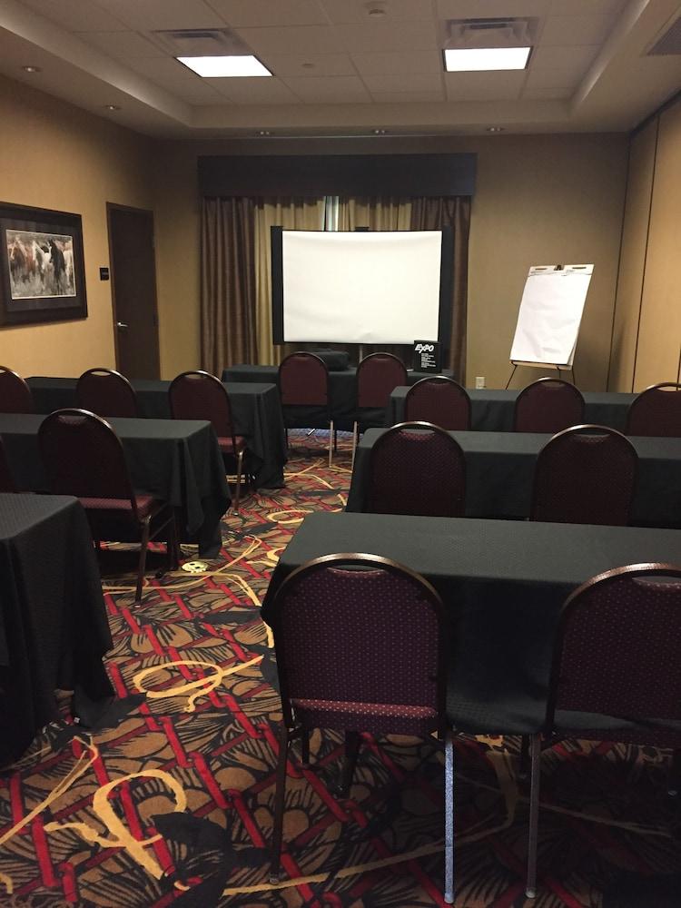 Hampton Inn & Suites Bismarck Northwest Екстериор снимка