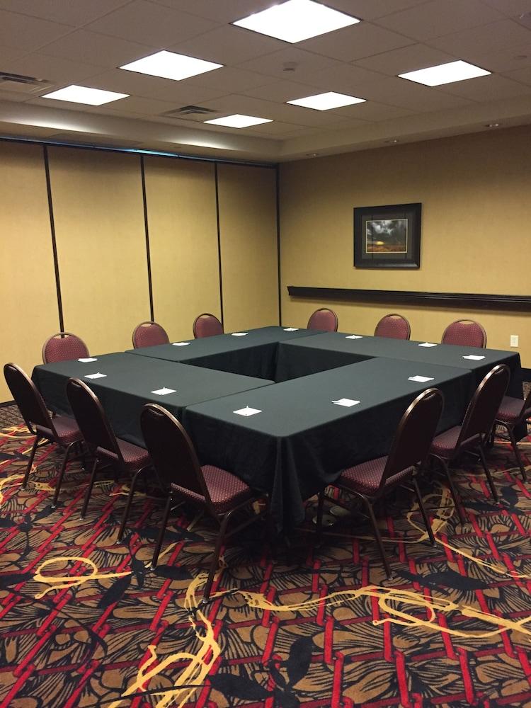 Hampton Inn & Suites Bismarck Northwest Екстериор снимка