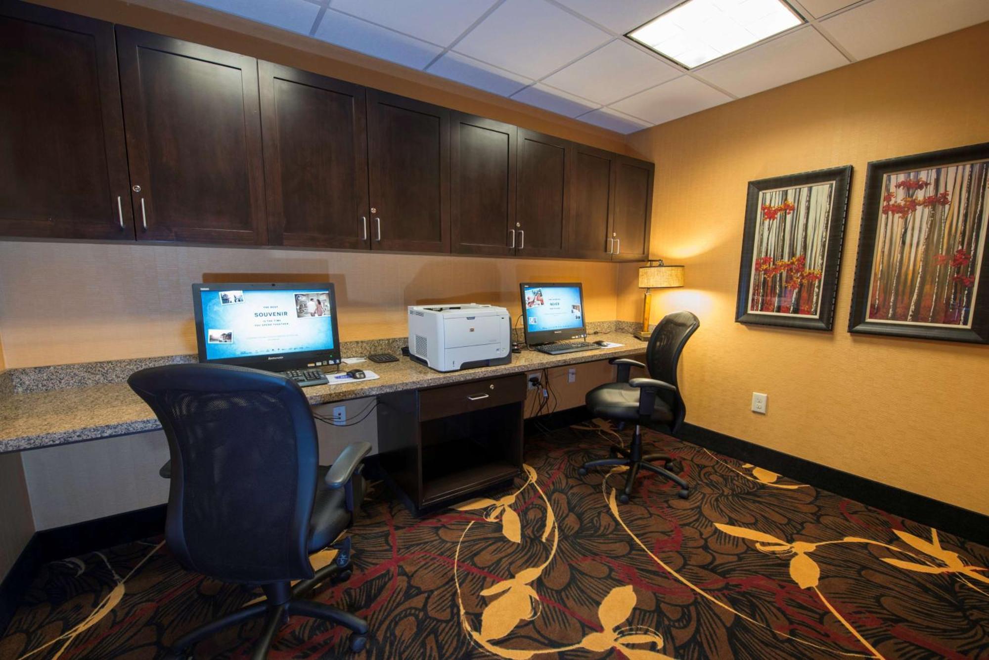 Hampton Inn & Suites Bismarck Northwest Екстериор снимка