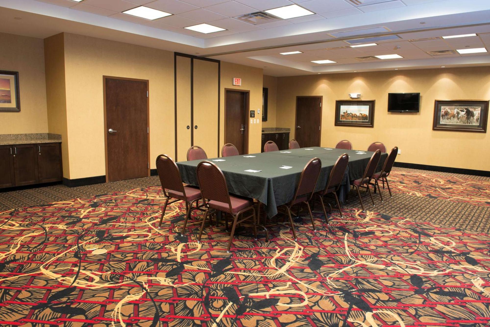 Hampton Inn & Suites Bismarck Northwest Екстериор снимка