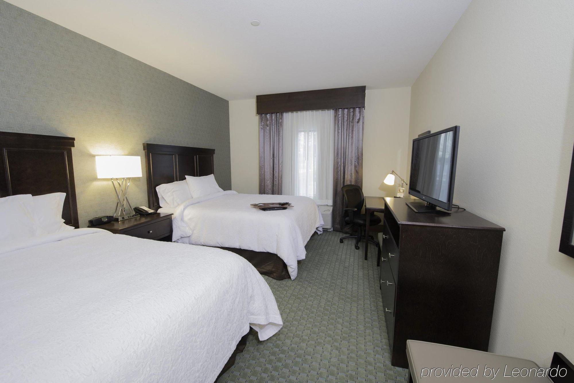 Hampton Inn & Suites Bismarck Northwest Екстериор снимка