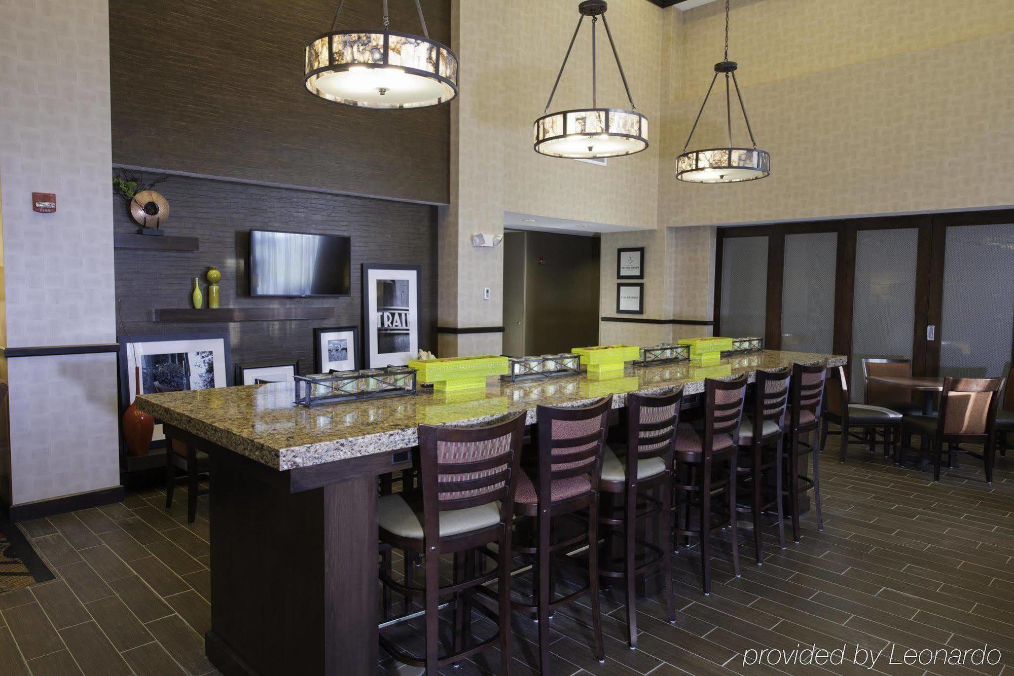 Hampton Inn & Suites Bismarck Northwest Екстериор снимка