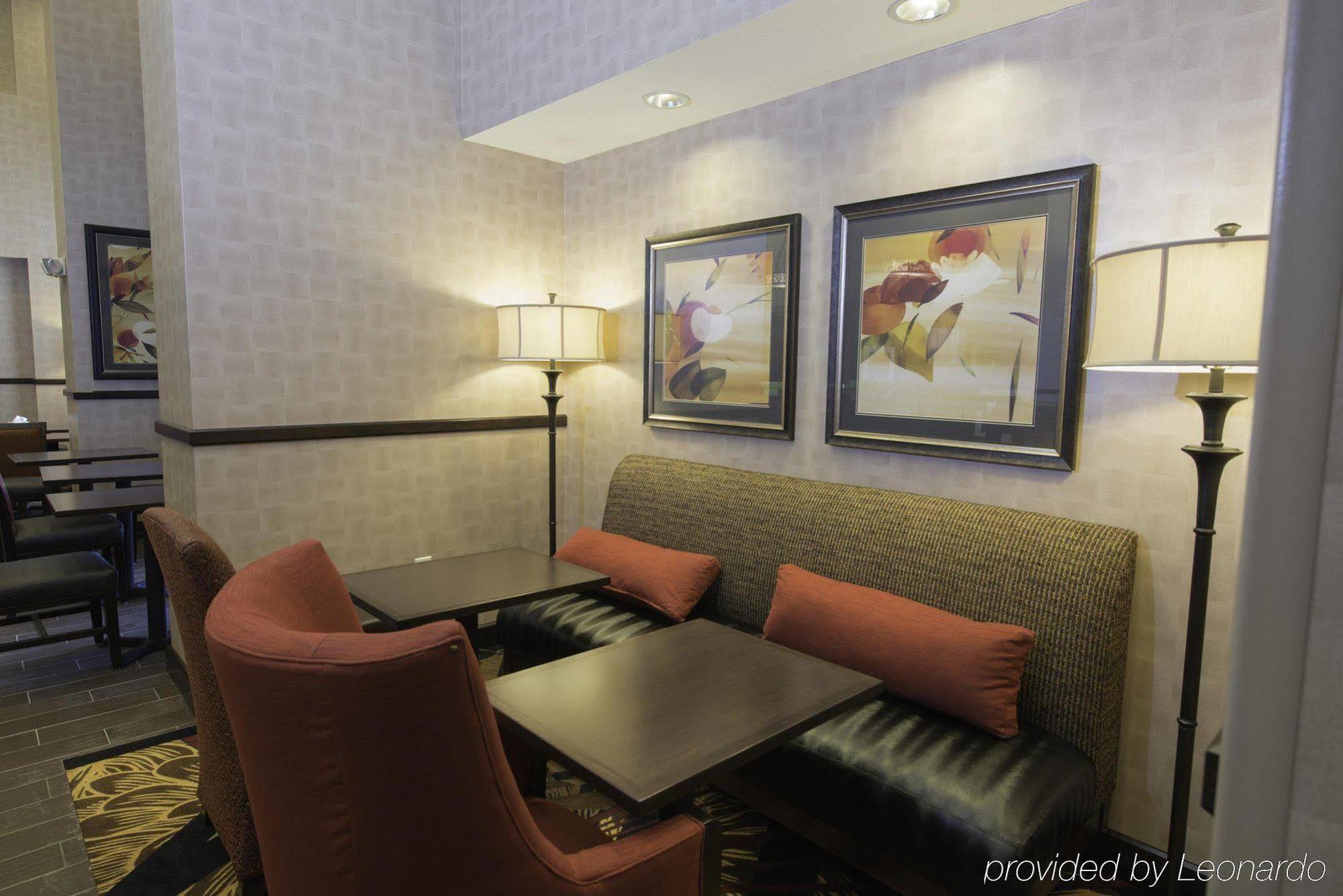 Hampton Inn & Suites Bismarck Northwest Екстериор снимка