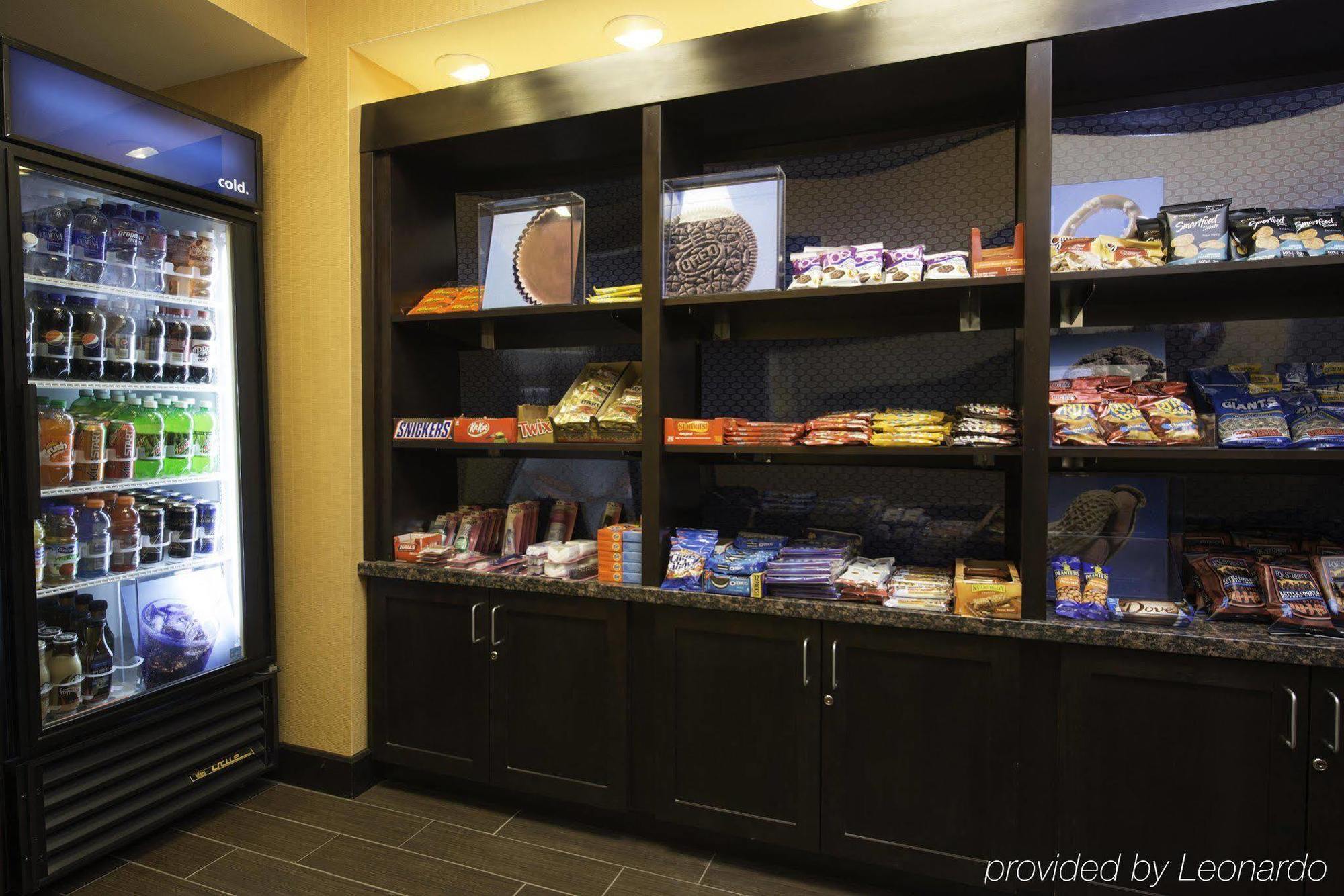 Hampton Inn & Suites Bismarck Northwest Екстериор снимка