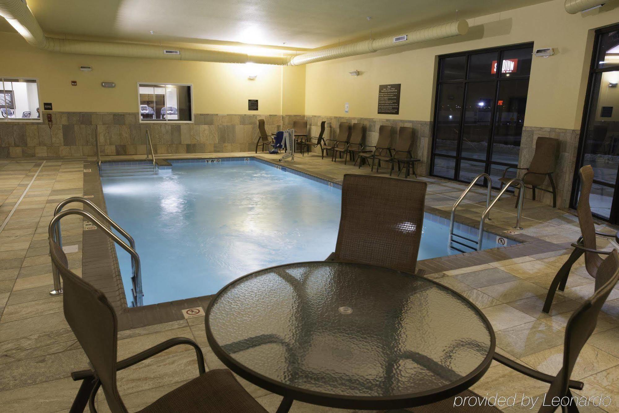 Hampton Inn & Suites Bismarck Northwest Екстериор снимка
