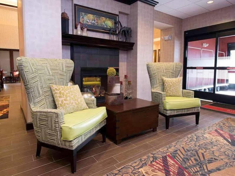 Hampton Inn & Suites Bismarck Northwest Екстериор снимка