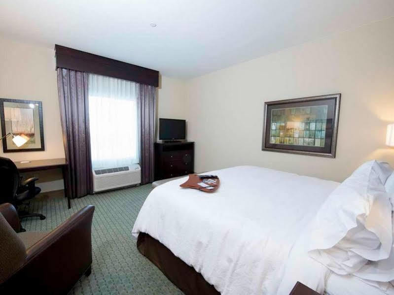 Hampton Inn & Suites Bismarck Northwest Екстериор снимка